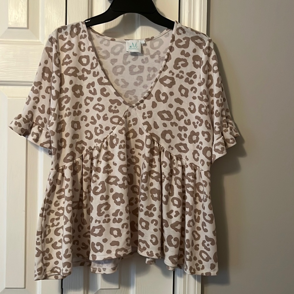 Off white and tan Cheeta print top!